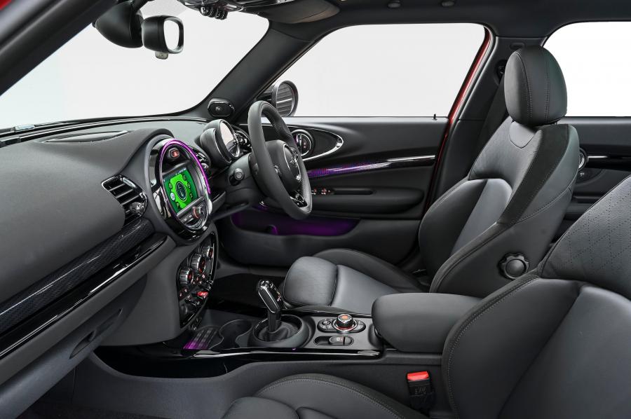 Интерьер Mini Cooper S Clubman (F54) 2019 года  (ZA) (фото 6 из 26)